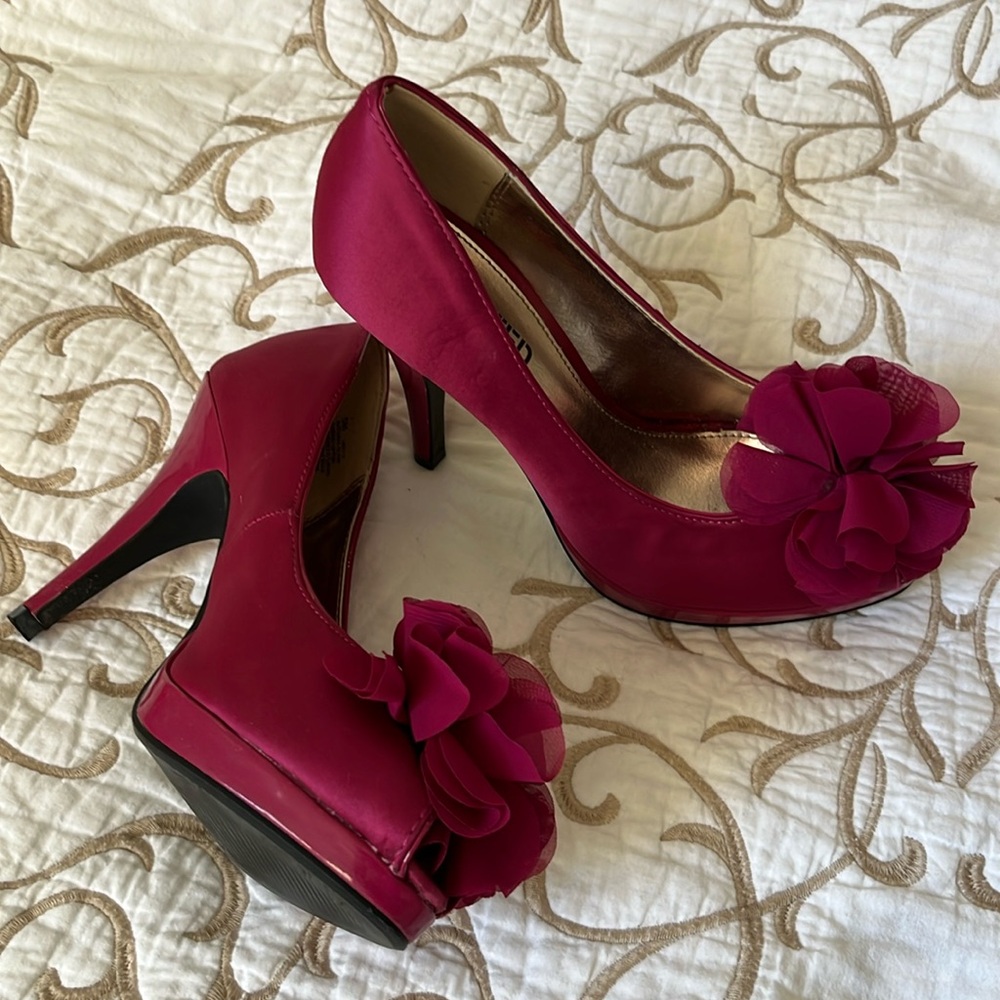 Unlisted Kenneth Cole Fuchsia heels